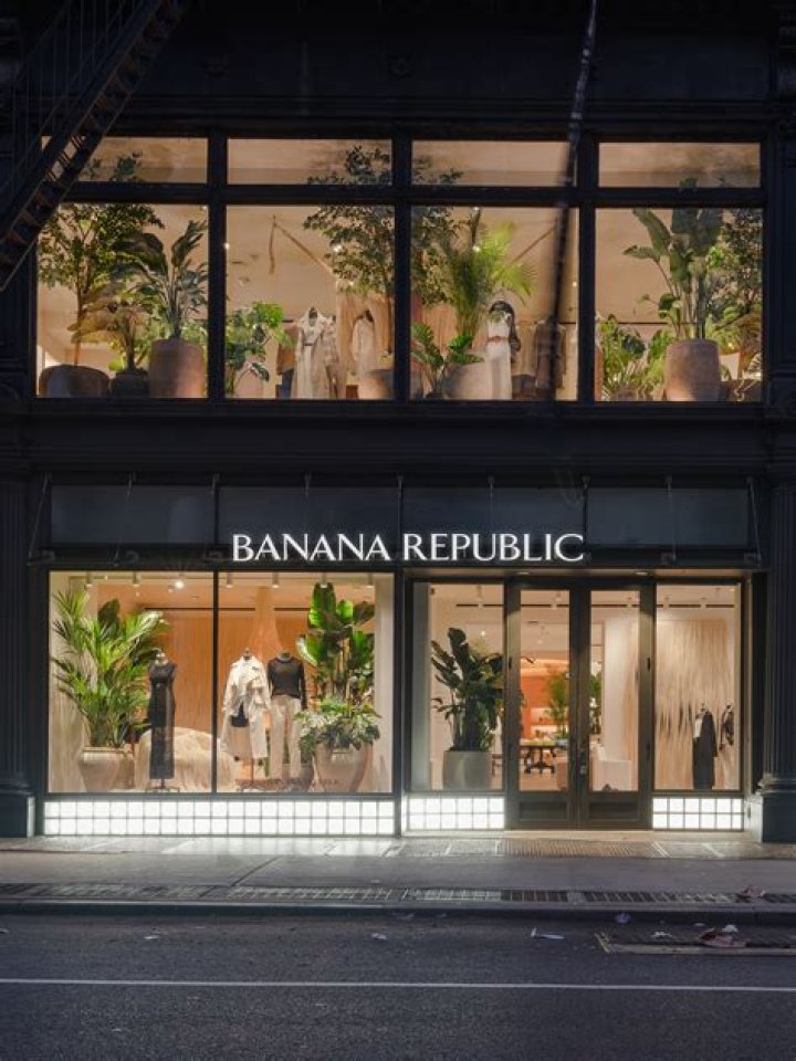 Are there Banana Republic stores in Europe?