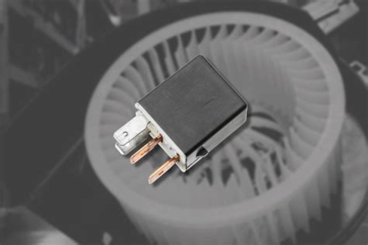 Can a bad blower motor resistor cause no cold air?