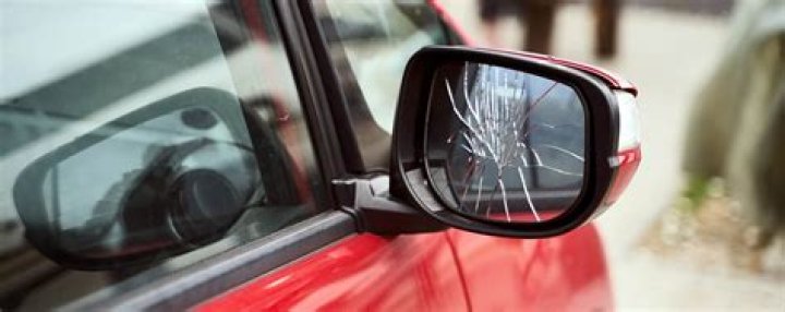 Can a broken side view mirror be replaced?