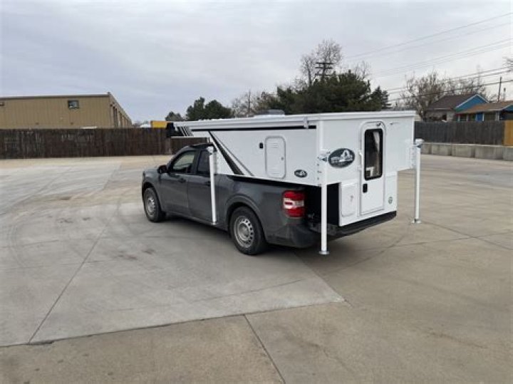 Can a Ford F250 carry a truck camper?