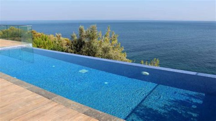 Can you fall over the edge of an infinity pool