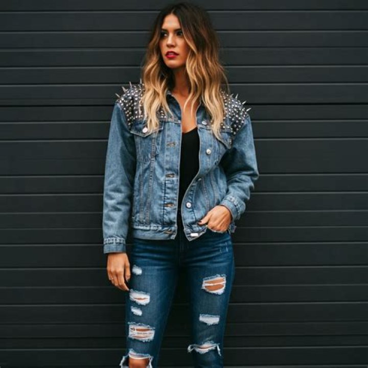 Can you wear ripped jeans to a nightclub?