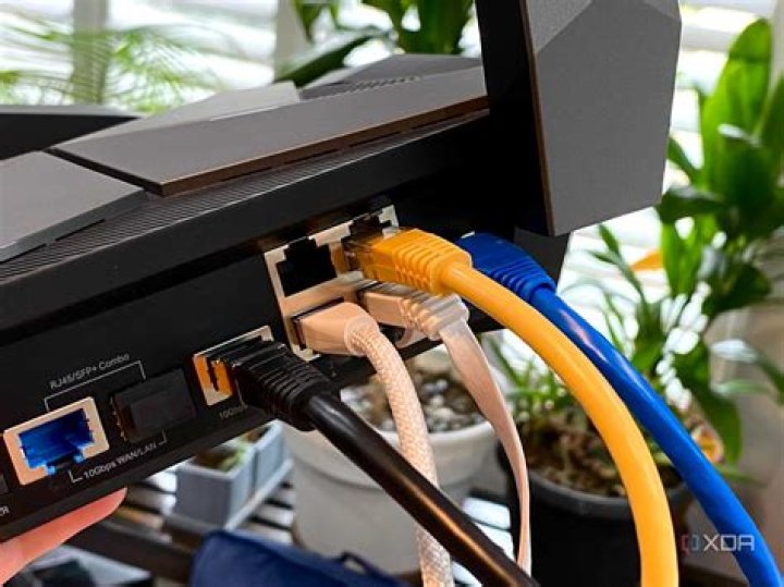 Does an RV need to be plugged in?