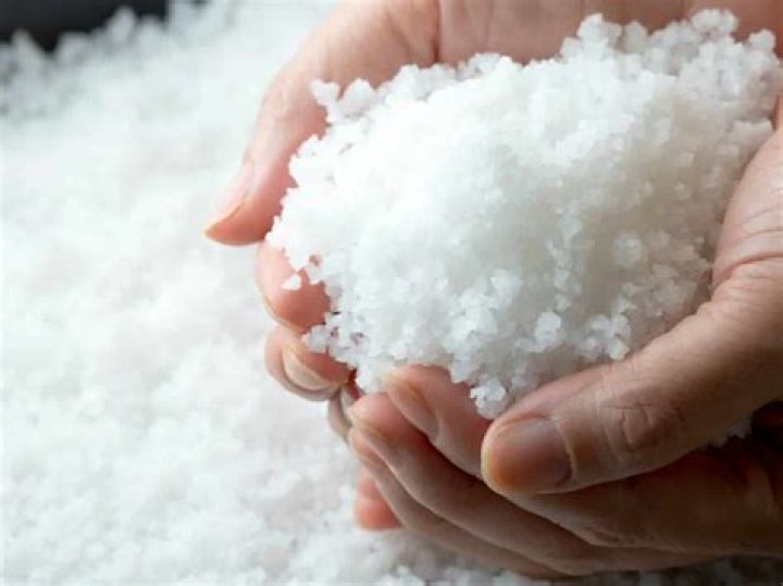 Does pool salt melt ice