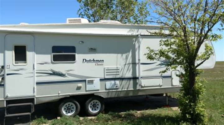 How big is a 1993 Dutchmen 5th Wheel?