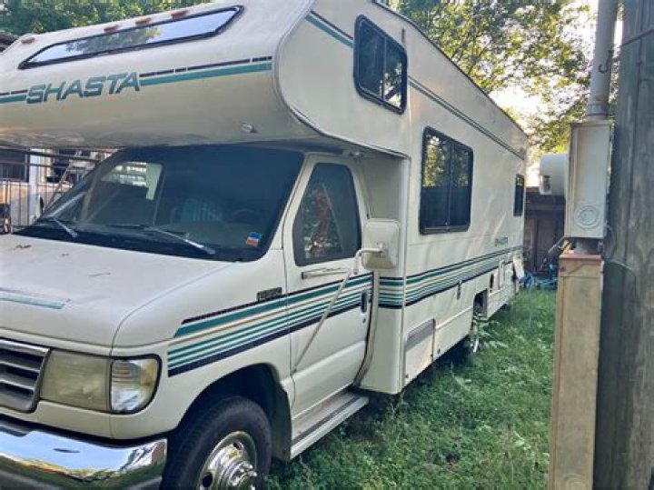 How big is a 1999 Ford Shasta Class C?