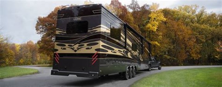 How big is the fifth wheel on a 2004 Prowler?