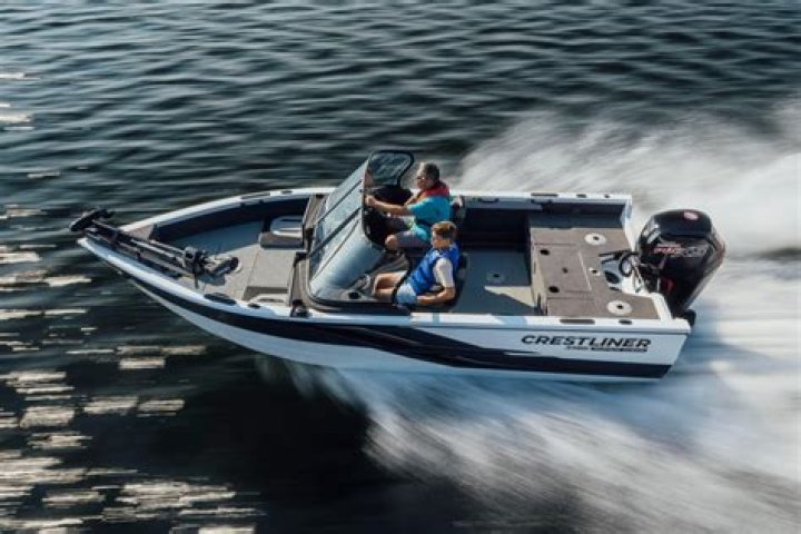 How can I tell if my Crestliner boat has dry rot?