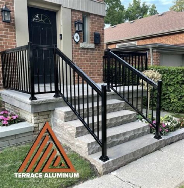 How do you cut aluminum railing