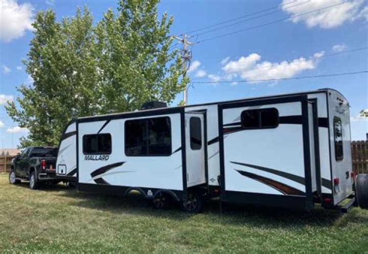 How do you level a travel trailer front to back?