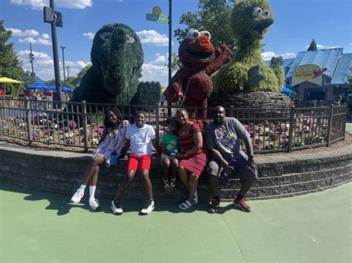 How Far Is Dutch Wonderland From Sesame Place