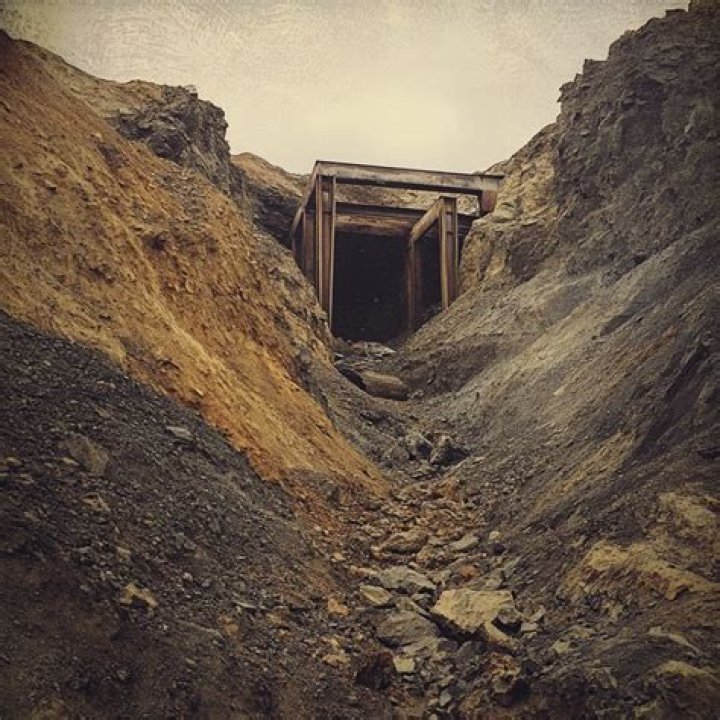 How many abandoned mines are in Nevada