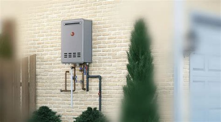 How many amps does an RV hot water heater use?