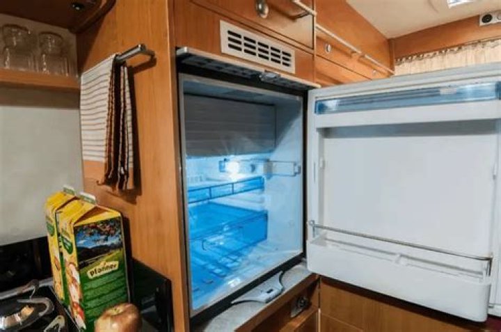 How many amps does an RV refrigerator draw-camper grid?
