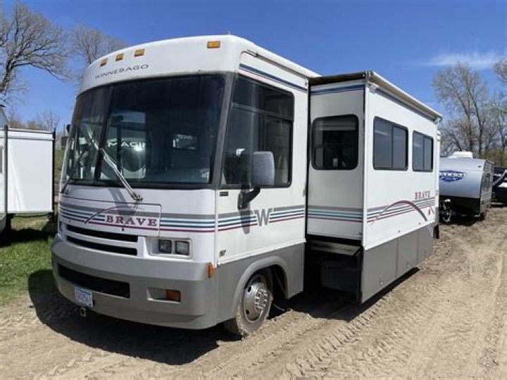 How many miles does a 2000 Winnebago brave get?