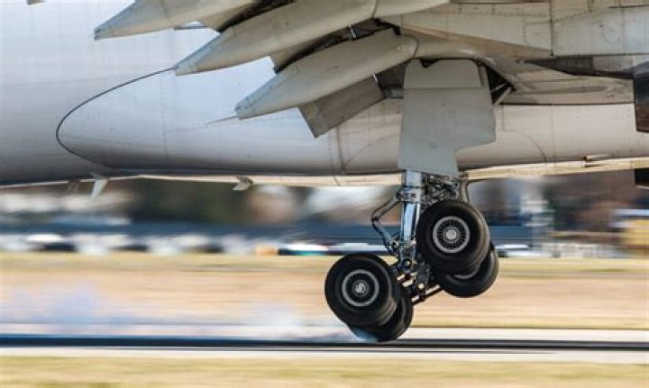 How many tires does a plane have