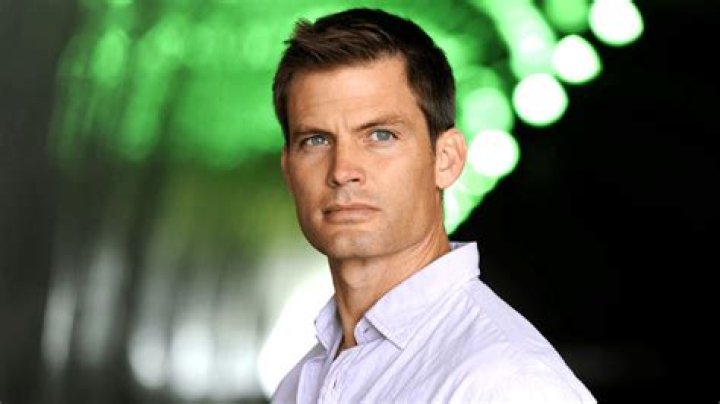 How much is Casper Van Dien worth