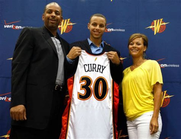 Is Dell Curry Stephen Currys father