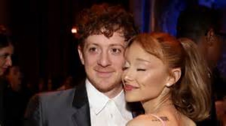 Is Emma and Ethan dating