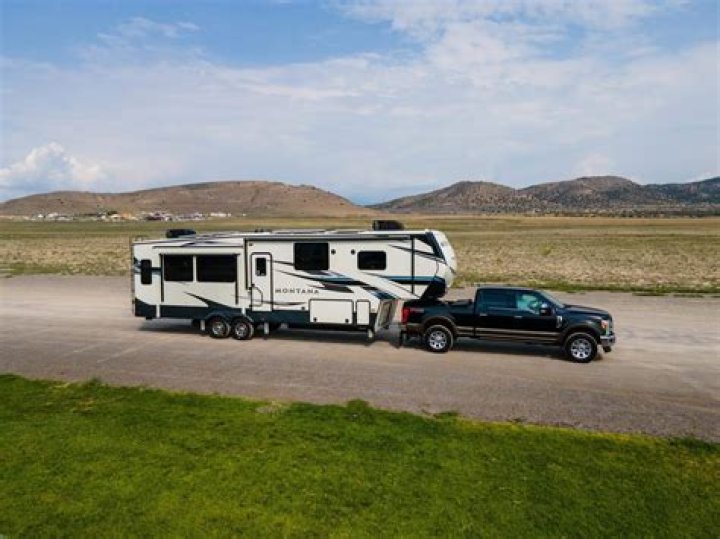 Is it safe to tow a 5th wheel trailer?
