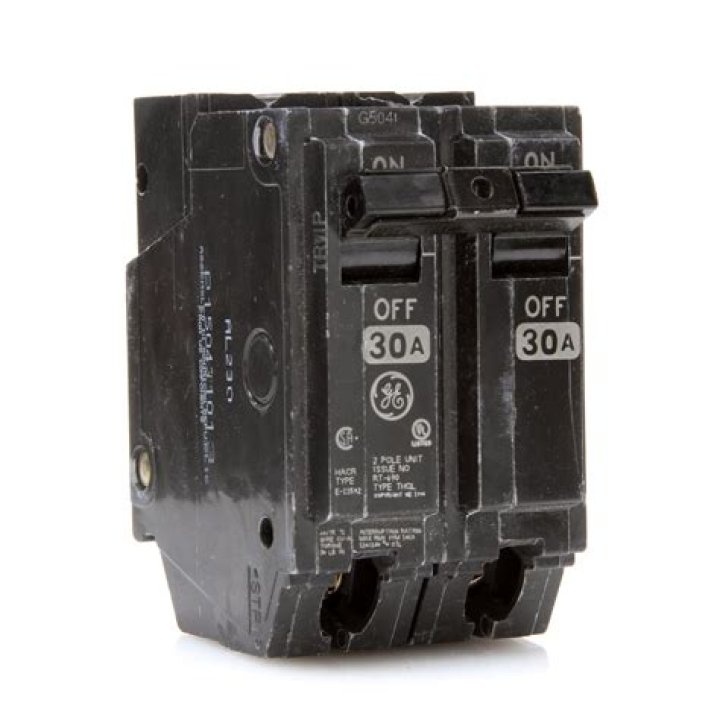 Is it safe to use a 30 amp breaker in a system with 15 amp receptacles?