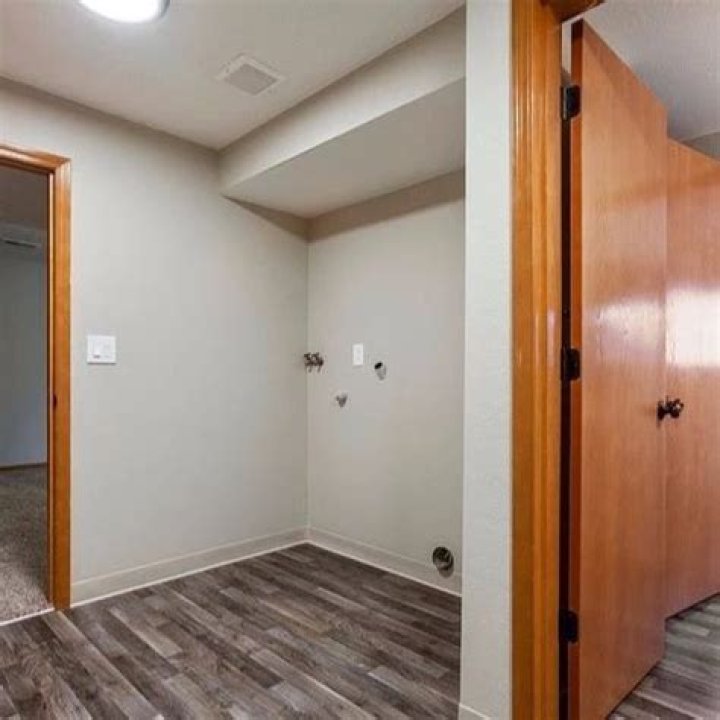 Is oak trim coming back