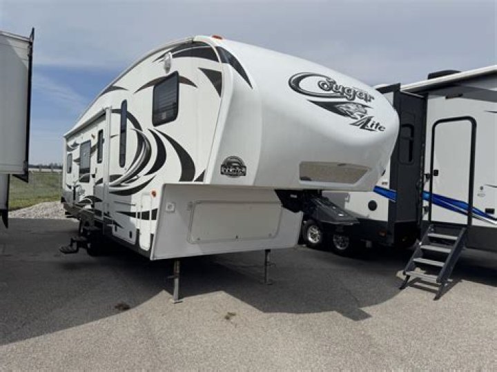 Is the Cougar X Lite a fifth wheel?