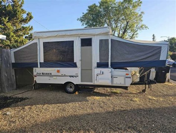 Is the Jayco 1006 a pop up camper?