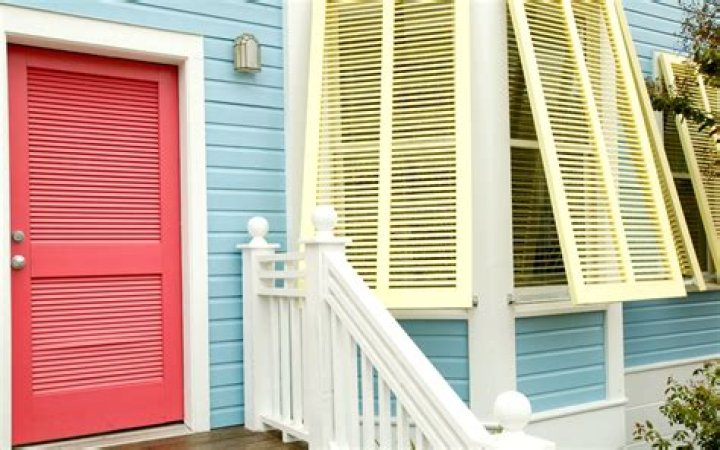 Should your door match your shutters