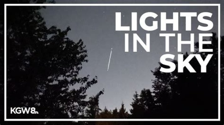 What are the lights on the HWH leveling jacks?