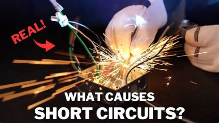 What causes short circuit in AC?