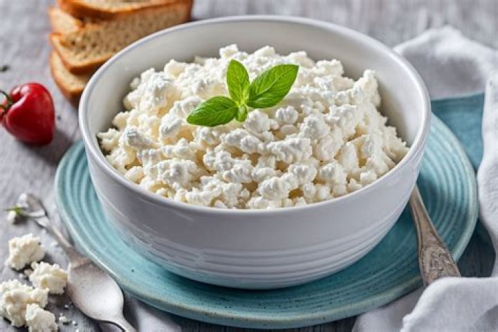 What do you eat cottage cheese with