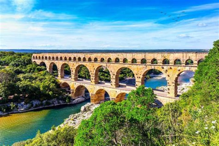 What is the most famous aqueduct