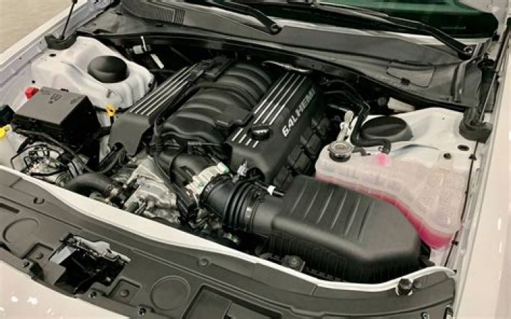 What kind of engine does a Chrysler 318 have?