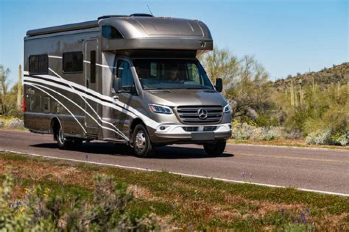 What kind of motorhome is the Winnebago journey?