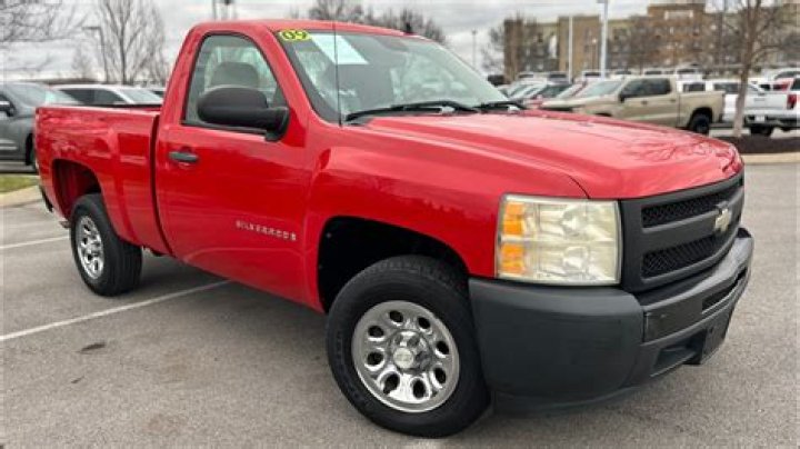 What kind of pickup is the 2009 Chevy Silverado?