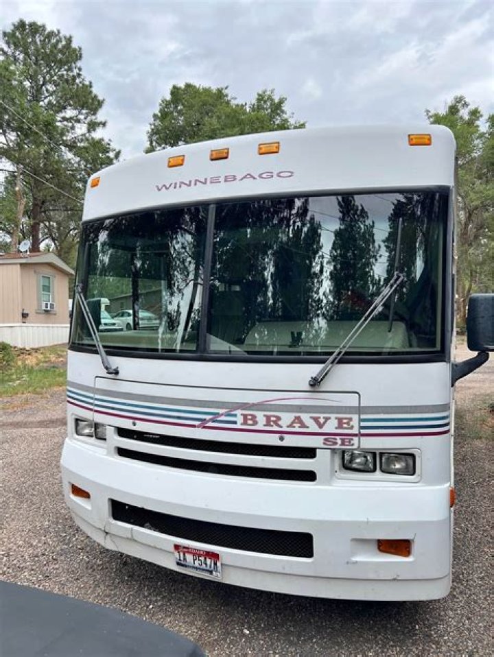 What kind of RV is the 2002 Winnebago brave?
