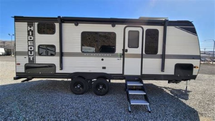 Where is the 2015 Keystone hideout trailer located?