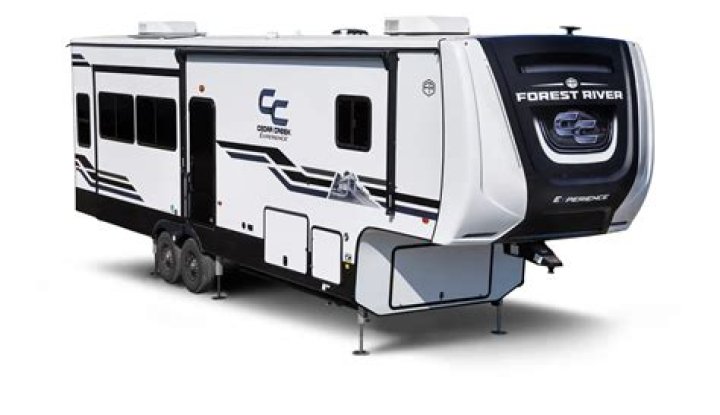 Which is the best fifth wheel in Cedar Creek?
