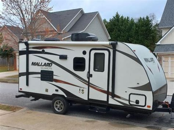 Who makes Heartland Mallard campers?