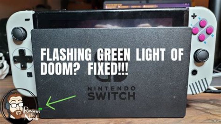 Why is my Nintendo switch dock light flashing
